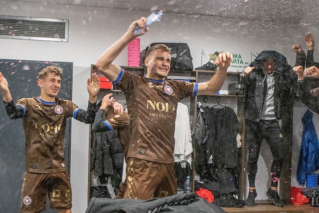 同时采用 同时采用