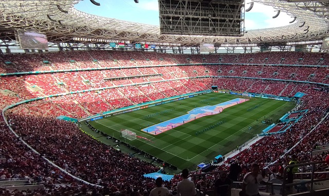 詹姆斯与东 詹姆斯与东